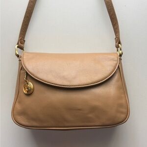 Elegant Tan Leather Shoulder Bag